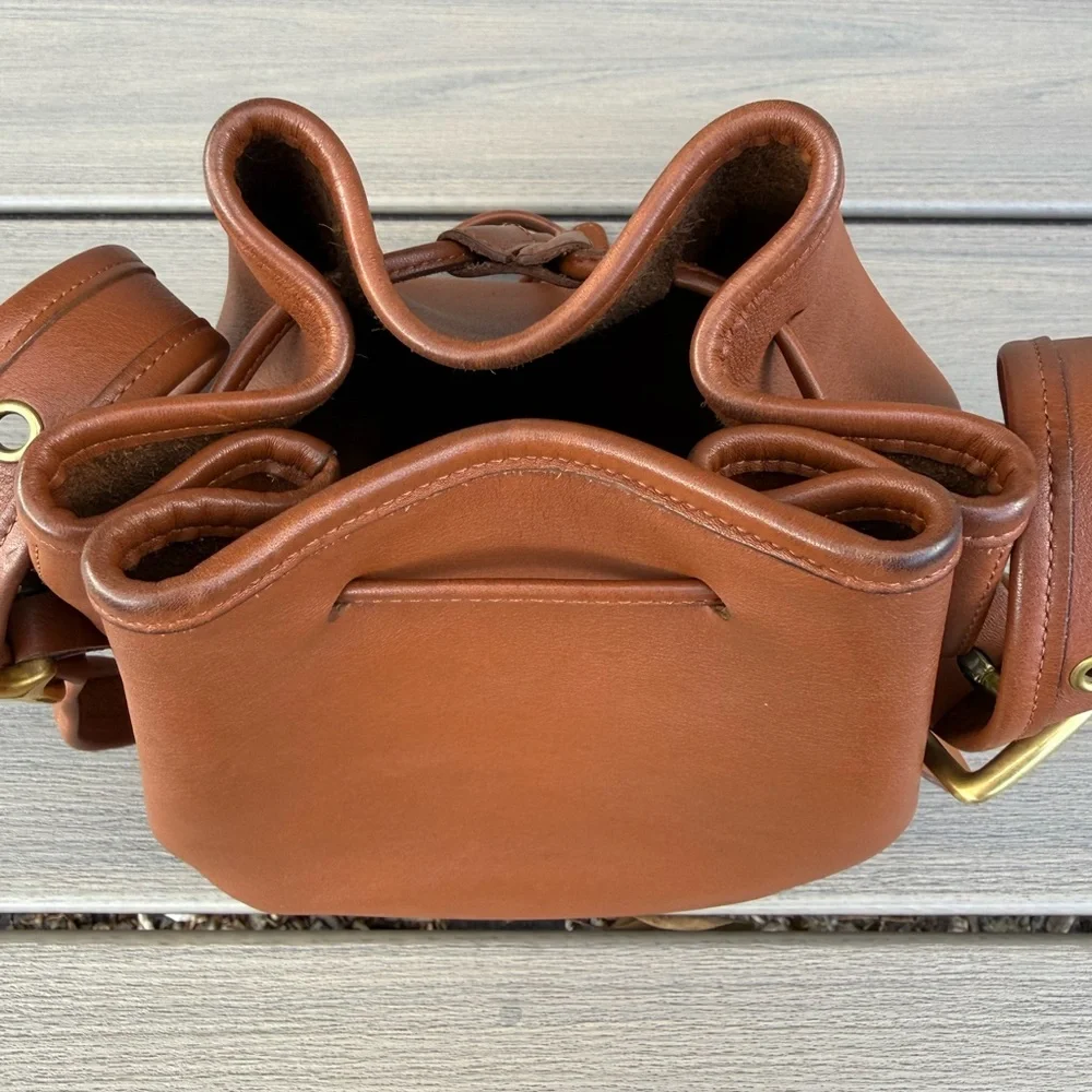 Vintage Coach Legacy Lula Bucket Bag in British Tan - Picture 4 of 16